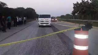 Camioneta, rentada para un servicio particular, acabó fuera de la vía y 10 personas se lesionaron
