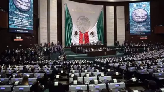 La cámara de diputados dio un minuto de aplausos