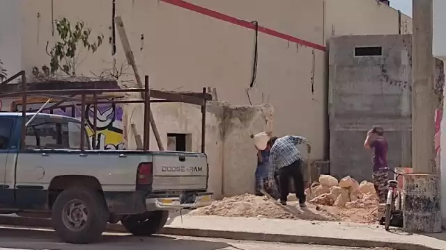 Algunos albañiles acusaron al titular de Obras Pública en José María Morelos de 'echarles abajo' varios trabajos pactados
