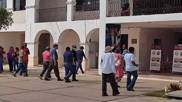 El Alcalde de José María Morelos, Erick Borges, indicó que al quinto exhorto, los burócratas no vuelven, el Cabildo procederá conforme a la ley