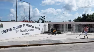 Estudiantes normalistas denuncian falta de apoyo  para el festival del Día del Niño en Bacalar