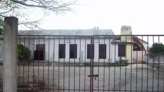 En el edificio se registraron tres asesinatos, hoy en día los testigos aseguran que existen manifestaciones paranormales. En el edificio se registraron tres asesinatos, hoy en día los testigos aseguran que existen manifestaciones paranormales.