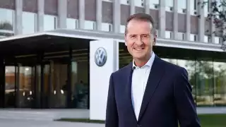 Volkswagen reveló que la salida de Herbert Diess de la Presidencia de la empresa se dio de munto acuerdo