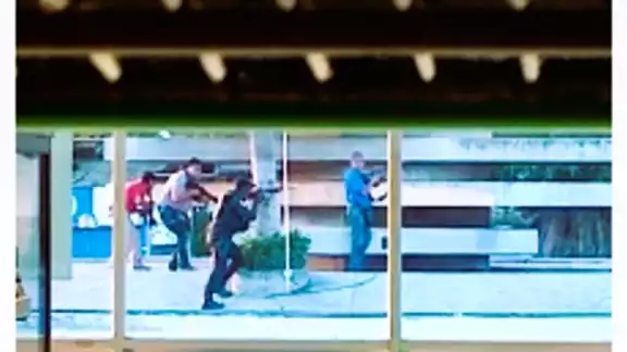 Sujetos armados se enfrentaron con elementos de seguridad. Foto: Captura de pantalla Sujetos armados se enfrentaron con elementos de seguridad. Foto: Captura de pantalla