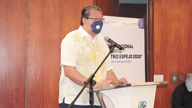 El escritor Mauricio Carrera recibió el Premio Nacional “Beatriz
Espejo” por su texto El animal más hermoso del mundo.