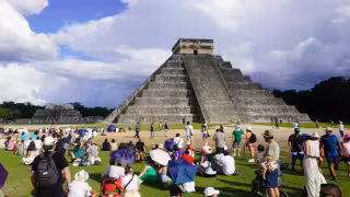 Descartan desalojo de artesanos de la zona arqueológica de Chichén Itzá