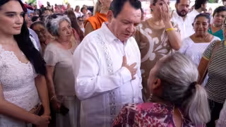 Atienden a doña Josefina, quien se manifestó por una deuda de la Japay y pensión de viudez en Mérida