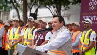 Yucatán envía una brigada y maquinaria pesada a Poza Rica, Veracruz, tras las inundaciones