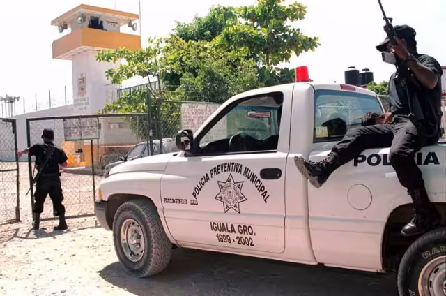 Grupo armado irrumpe en penal de Guerrero y libera a un detenido