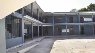 Maestros de Tiempo Completo siguen a a espera de pagos en Yucatán