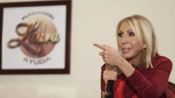 Juez niega a Laura Bozzo suspensión contra orden de aprehensión