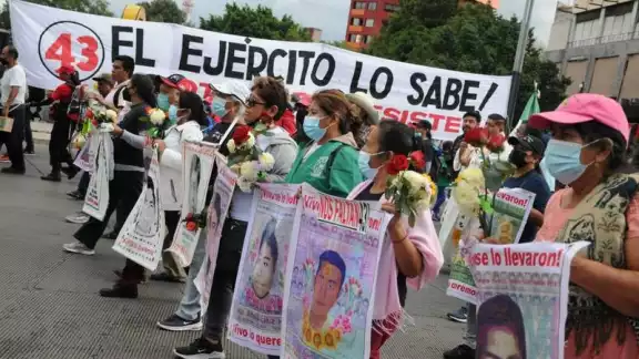 Los expertos informan que hay comunicaciones donde encontraron que los alumnos serían trasladados a otro lugar el 4 de octubre de 2014