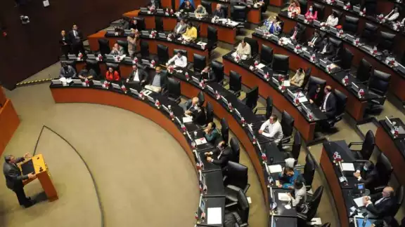 Los senadores aprobaron la minuta para que los mexicanos tengan vacaciones dignas a partir del primer año de trabajo. Los senadores aprobaron la minuta para que los mexicanos tengan vacaciones dignas a partir del primer año de trabajo.