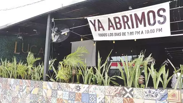 La industria restaurantera genera cerca de 75,000 empleos directos, de los cuales varios miles se han perdido. Foto: Víctor Gijón