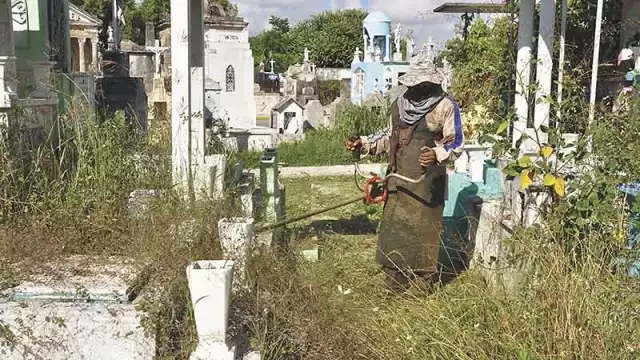 Trabajadores de los diferentes cementerios están a la espera de la confirmación de las autoridades. Foto: Víctor Gijón