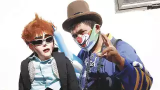 Pese a COVID-19, el payaso 'Pastelito' sigue repartiendo alegría en Mérida