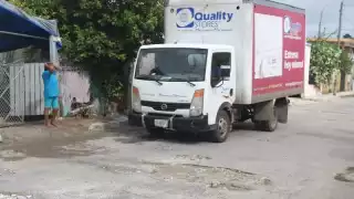 Los baches abundan en varias vías de circulación del municipio