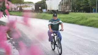 Dicen que el ferrocaril llevará beneficios a la colonia, como un mejor transporte público.