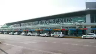 Decomisan casi 600 kilos de droga en el aeropuerto de Guadalajara; iban con destino a Cancún