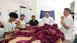 Talleres textiles de Tekit confeccionan más de 12 mil prendas del programa “Bienestar en tu Escuela”