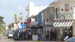 Avenida de Los Héroes pasó de la época dorada de la fayuca a la de crisis por grandes cadenas