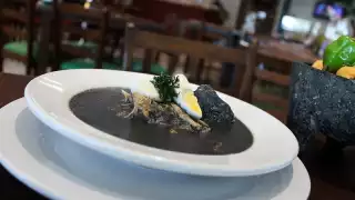 El relleno negro es un platillo basado en pavo, carne de cerdo y mezcla de chiles