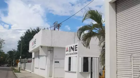 En el caso de los aspirantes a candidaturas a cargos de elección municipal, la competencia es del Ieqroo En el caso de los aspirantes a candidaturas a cargos de elección municipal, la competencia es del Ieqroo