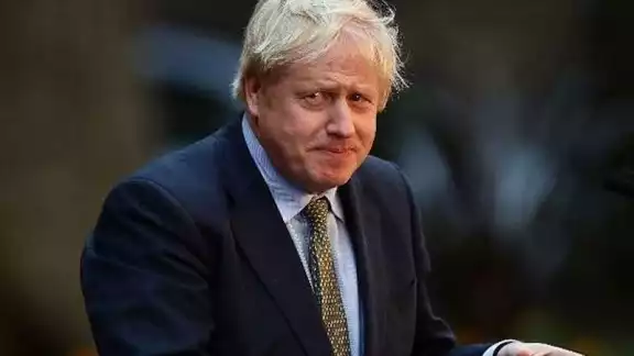 La policía de Londres anunció el martes estar examinando posibles delitos en relación con presuntos eventos sociales ilegales