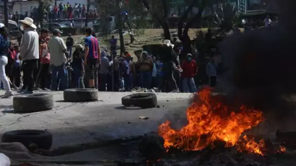 La manifestación de habitantes de Xochimilco fue por la falta de agua en la zona La manifestación de habitantes de Xochimilco fue por la falta de agua en la zona