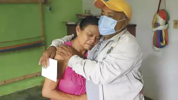 “Ya me voy papito cuídese mucho”, fueron las últimas palabras que escucharon los padres de la víctima. Foto: Por Esto! “Ya me voy papito cuídese mucho”, fueron las últimas palabras que escucharon los padres de la víctima. Foto: Por Esto!
