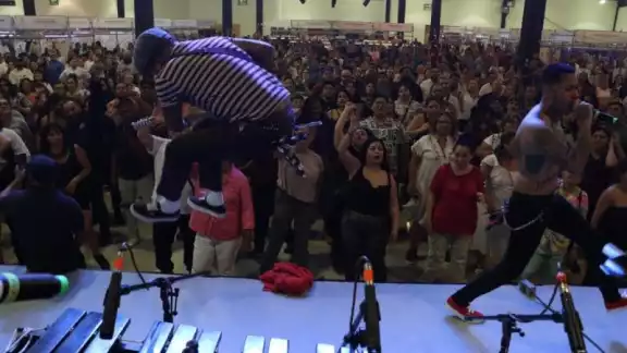 Con su cumbia fusión Son Rompe Pera transformó Original Yucatán en una magna fiesta cultural Con su cumbia fusión Son Rompe Pera transformó Original Yucatán en una magna fiesta cultural