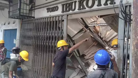 Al menos 56 muertos y más de 700 heridos por sismo de magnitud 5.6 en Indonesia Al menos 56 muertos y más de 700 heridos por sismo de magnitud 5.6 en Indonesia