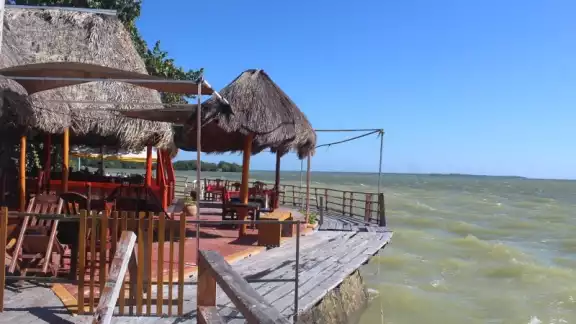Trabajadores de Sedatu realizan trabajos de topografía en Calderitas Trabajadores de Sedatu realizan trabajos de topografía en Calderitas