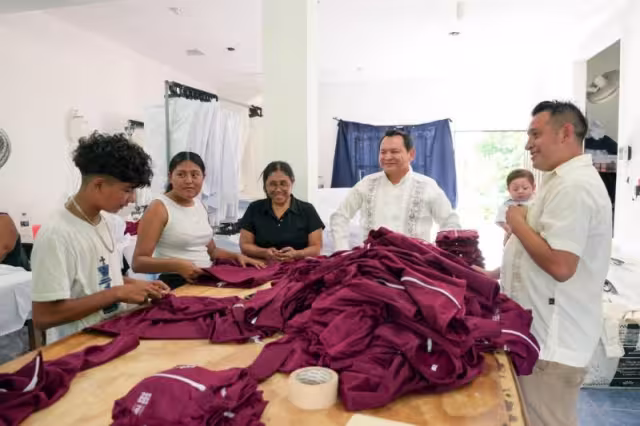Tekit viste de orgullo a Yucatán con uniformes de "Bienestar en tu Escuela"