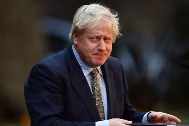 La policía de Londres anunció el martes estar examinando posibles delitos en relación con presuntos eventos sociales ilegales