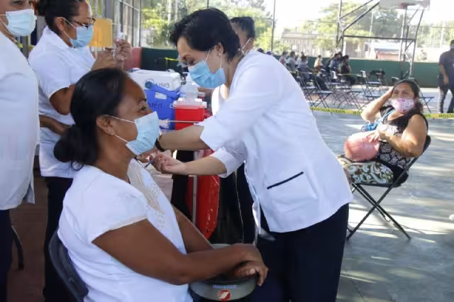 Las vacunas se aplicarán solo a personas que presenten la documenación correspondiente, aseguró la SSY