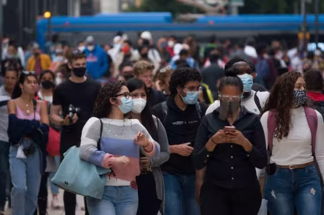 Las autoridades informaron de un repunto de positivos de COVID-19 en el grupo de personas de 50 a 59 años