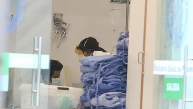 El gobierno gastó 55 % más del presupuesto, pero no hubo más insumos para hospitales