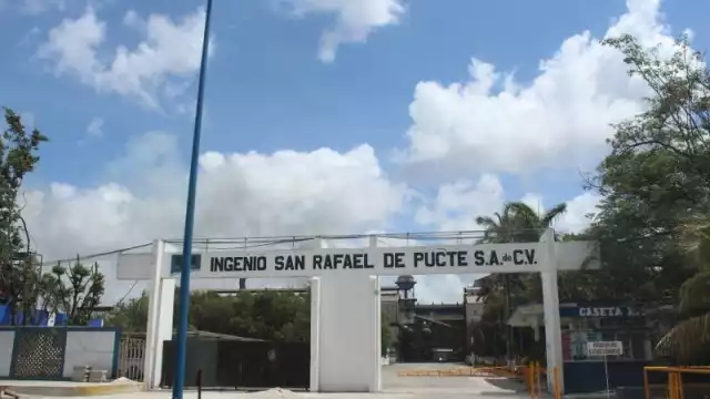 El bloqueo empezó el 28 de septiembre para exigir se cumpla con la compra de la cartera vencida de los campesinos. Foto: Por Esto!
