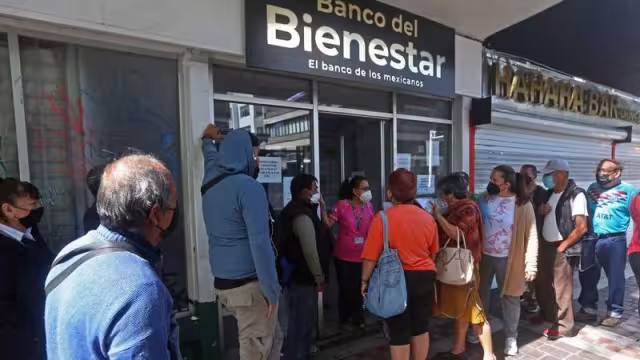 Los adultos mayores que reciben la Pensión del Bienestar en la Ciudad de México tienen hasta el 15 de abril para obtener una nueva tarjeta donde recibirán sus pagos.