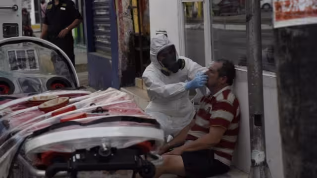 El gobierno del estado no toma en cuenta las cifras de pacientes con COVID-19 y mantiene el Semáforo Naranja