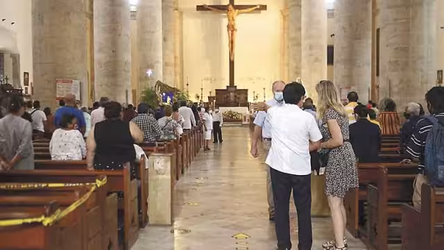 Fieles regresan a Iglesias durante fin de semana en Mérida