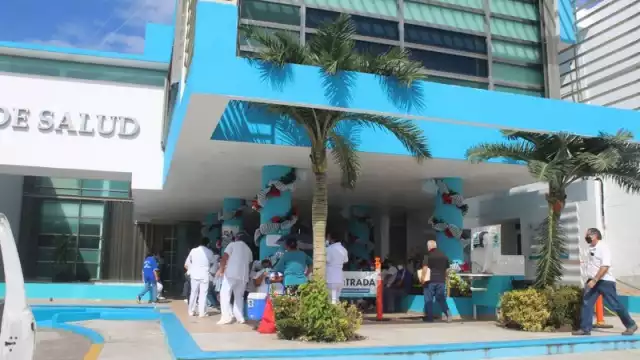 Trabajadores del sector salud se manifestaron para exigir el pago de la prestación anunciada por el gobierno federal