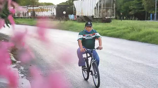 Dicen que el ferrocaril llevará beneficios a la colonia, como un mejor transporte público.