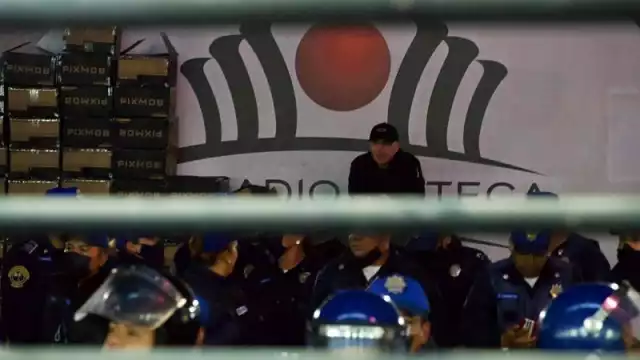 Durante el arresto se les aseguró 22 boletos aparentemente falsificados