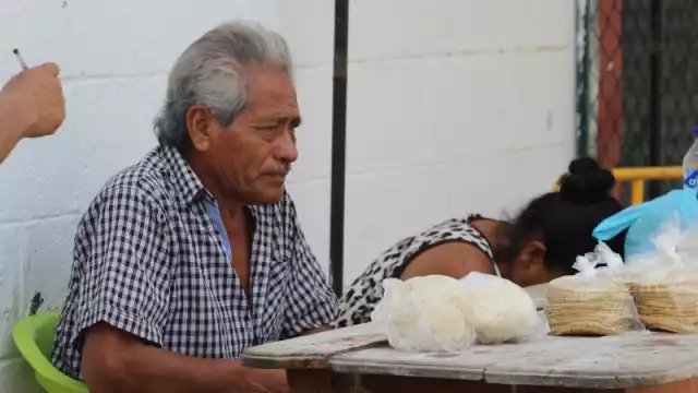 La competencia para vender pozol aumentó, ya que las personas desempleadas retoman la actividad