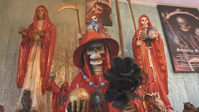 Los creyentes de la “Niña Blanca”, como popularmente se le conoce, piden respeto a su devoción. Foto: Cuautémoc Moreno