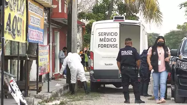 El "Bolero" de 75 años, trabaja en la Plaza Grande