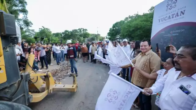 Joaquín Díaz Mena saca del abandono carretera de Oxkutzcab