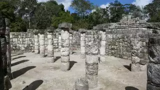 Al Chichén Viejo, al sur del complejo de Las Monjas se llega por un camino blanco o Sacbé